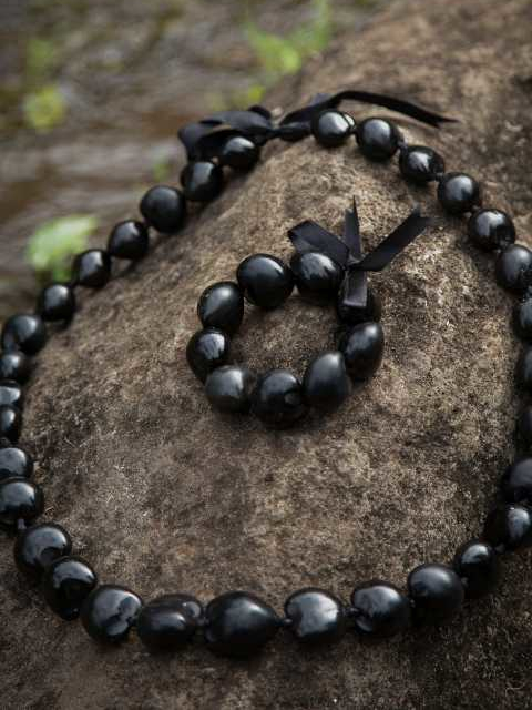 Kukui nut lei greeting